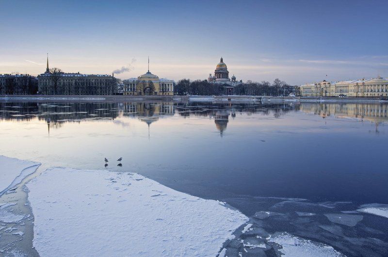 Весеннее утро в городе на Неве фото превью