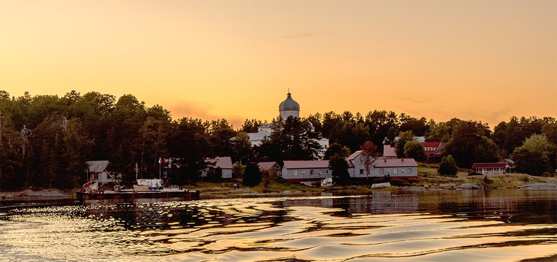 Кий-остров в Белом море на закате. фото превью