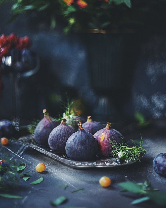 натюрморт, инжир, темный ключ, фиолетовый  фото превью