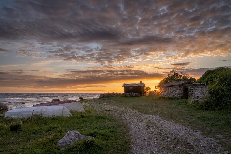 Baltic Sea, balticsea, Beach, boat, chalkstone, chalkstonehuts, Clouds, Coast, coastal, eveningmood, fishermen´svillage, Fishing, fishingboat, fishingstation, fishinvillage, Gotland, Island, kettelvik, naturallightphotography, nature, pebblebeach, Scandin Klasens Bodar Fishing Village фото превью