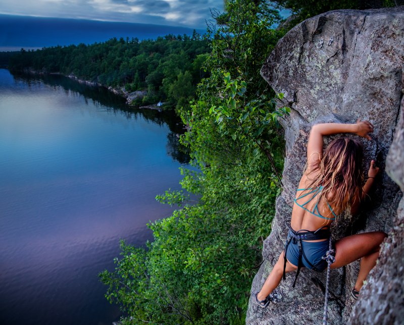 canada, ontario, muskoka, climbing, rock, cliff, lake, girl, sport, beauty, sunset, nature, girl, woman, extreme, adventure,  Sunset joy  фото превью