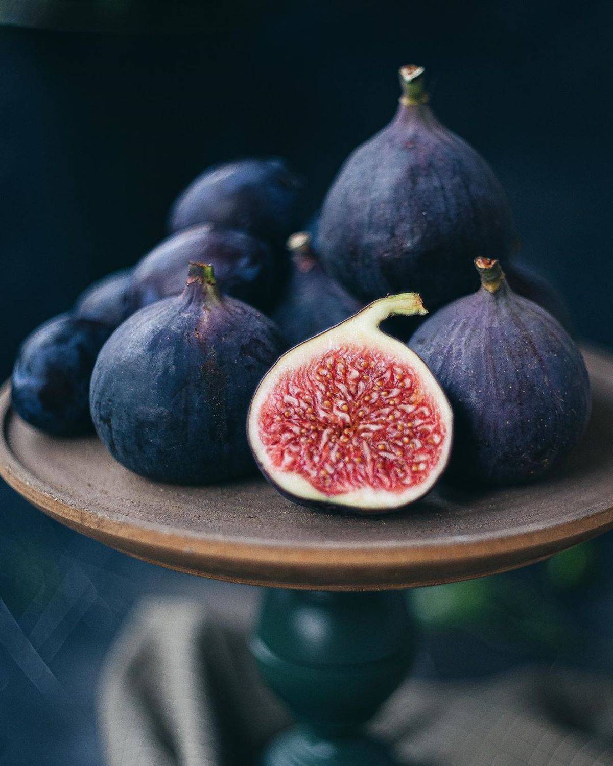 натюрморт, инжир, темный ключ, фиолетовый, Анастасия Зубкова
