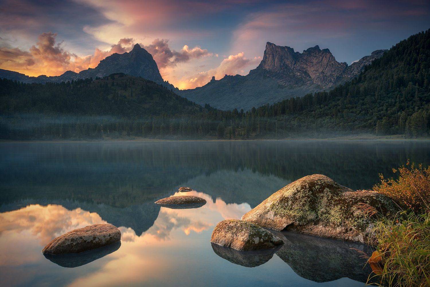 пейзаж, природа, красивая, горы, скалы, пики, камни, озеро, вода, вечер, берег, ергаки, светлое, красноярский край, облака, отражения, Дмитрий Антипов