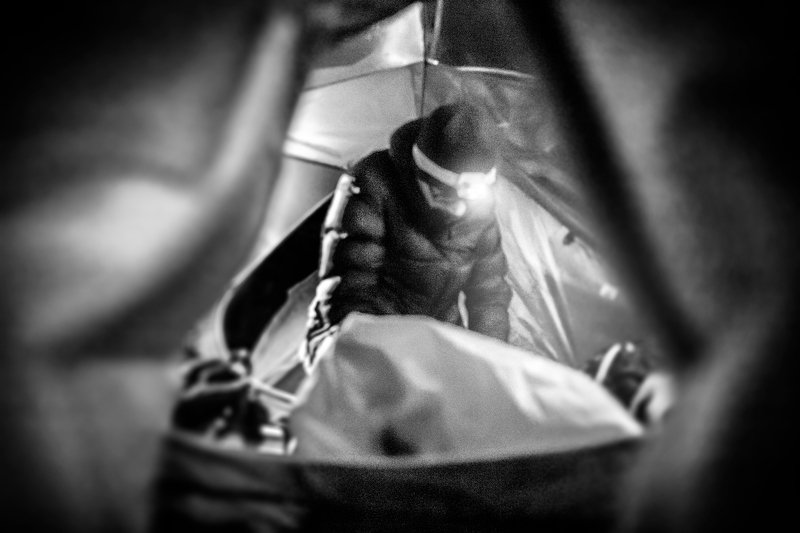 canada, camping, morning, bruce peninsula, tent, black and white,. b&w, no color, man, winter, jacket, zima, packing, inside tent, adventure, travel, Chilly morning фото превью