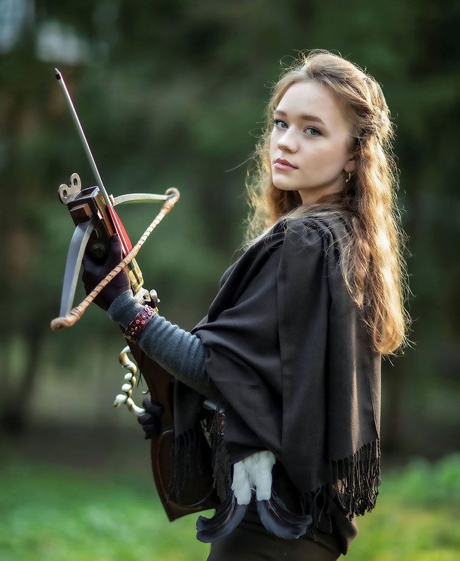 девушка,красотка,арбалет,постановка,охотница, girl, beautiful,arbalet, hunter, story Девушка с арбалетом фото превью