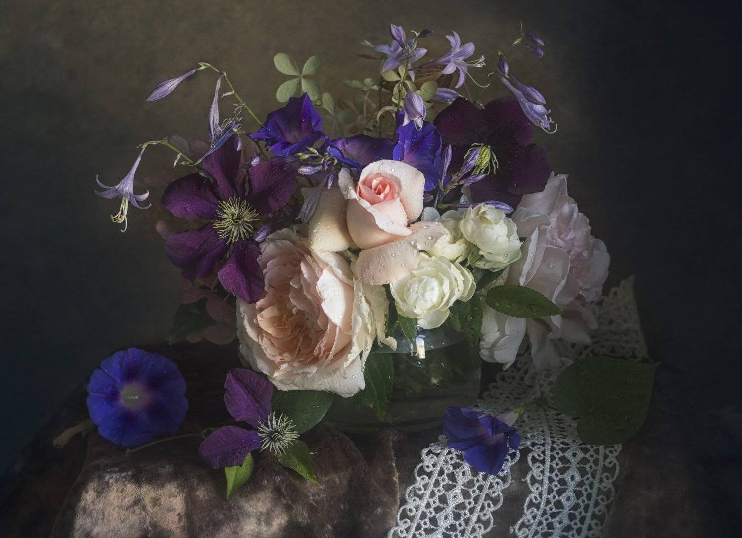 Букет цветов, розы, бархат, кружево, клематис, вьюнок, Лионелла Зимина