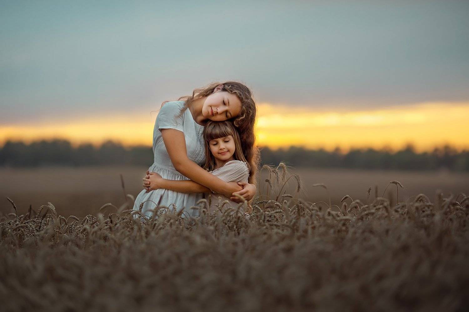 Девочки, сестры, дети, поле, закат, пшеница, солнце, красота, лето, нежность, Людмила Бобровская