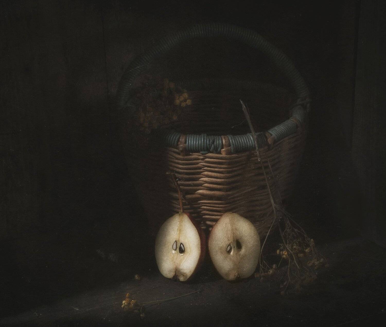 груша,половинки,корзина,старый,темнота,деревенский,пижма, Владимир Володин