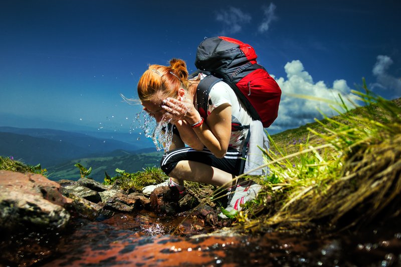 hike, serbia, stream, wild, mountain, water, girl, backpacking Refreshment фото превью