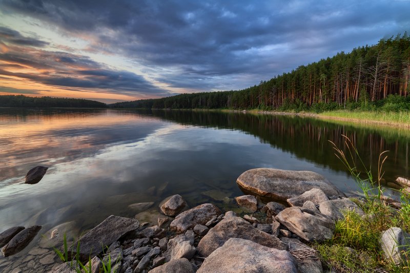 озеро, закат, вечер, горы, вода, камни, берег, южный урал, лето Липовая курья. оз. Большое Миассовое. Ильменский заповедник. фото превью
