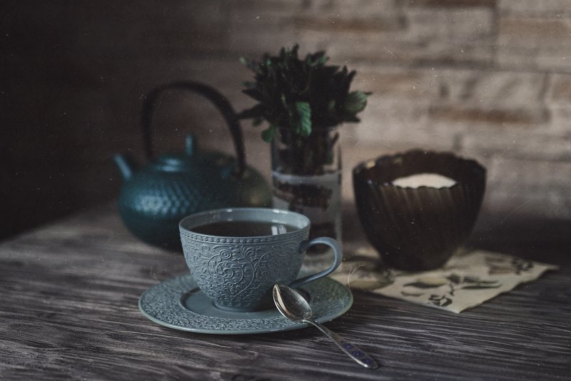 натюрморт, чайник, стол, мята, чашка, сахарница, ложка Чай фото превью