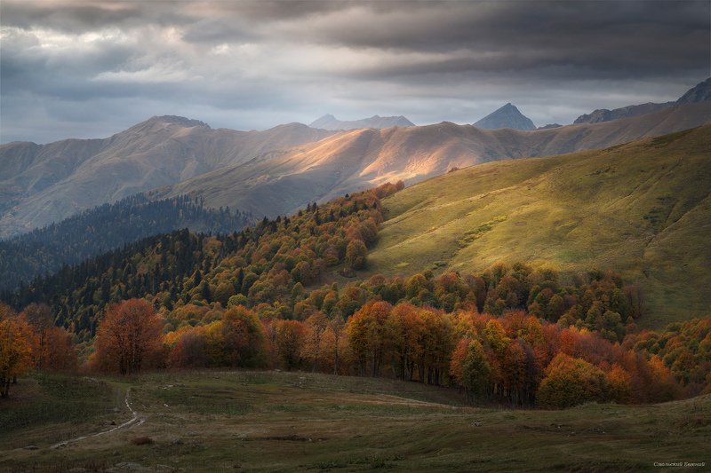 Осенний вечер в горах фото превью