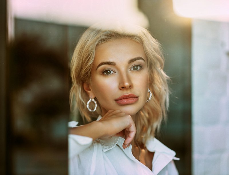 Сквозь витрины магазинов фото превью