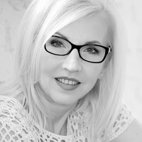 Портрет фотографа (аватар) Dóra Csörögi